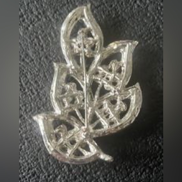 Crystal Brooch - Picture 2 of 4